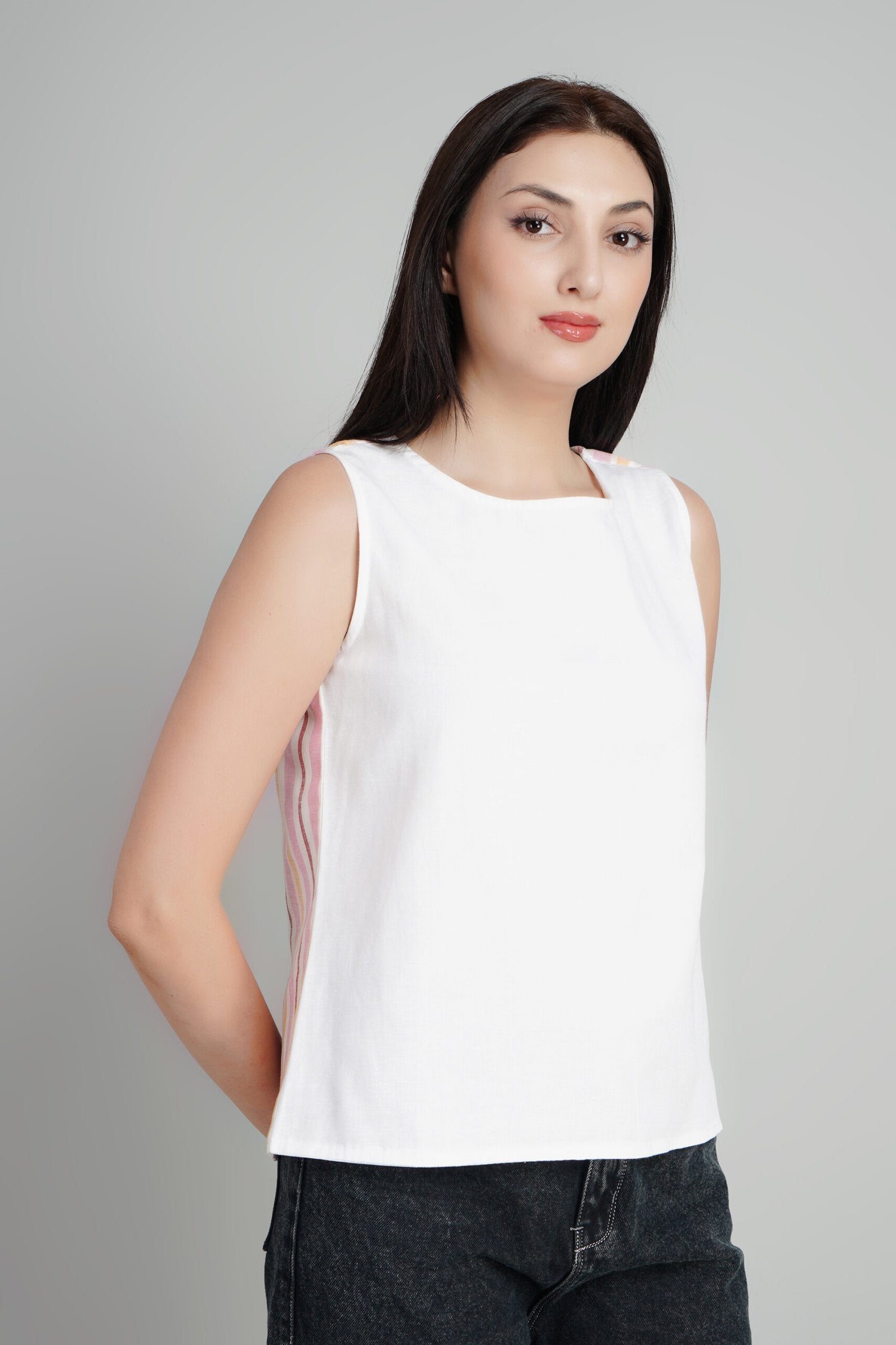 KIARABEL Stylish White Top image 3